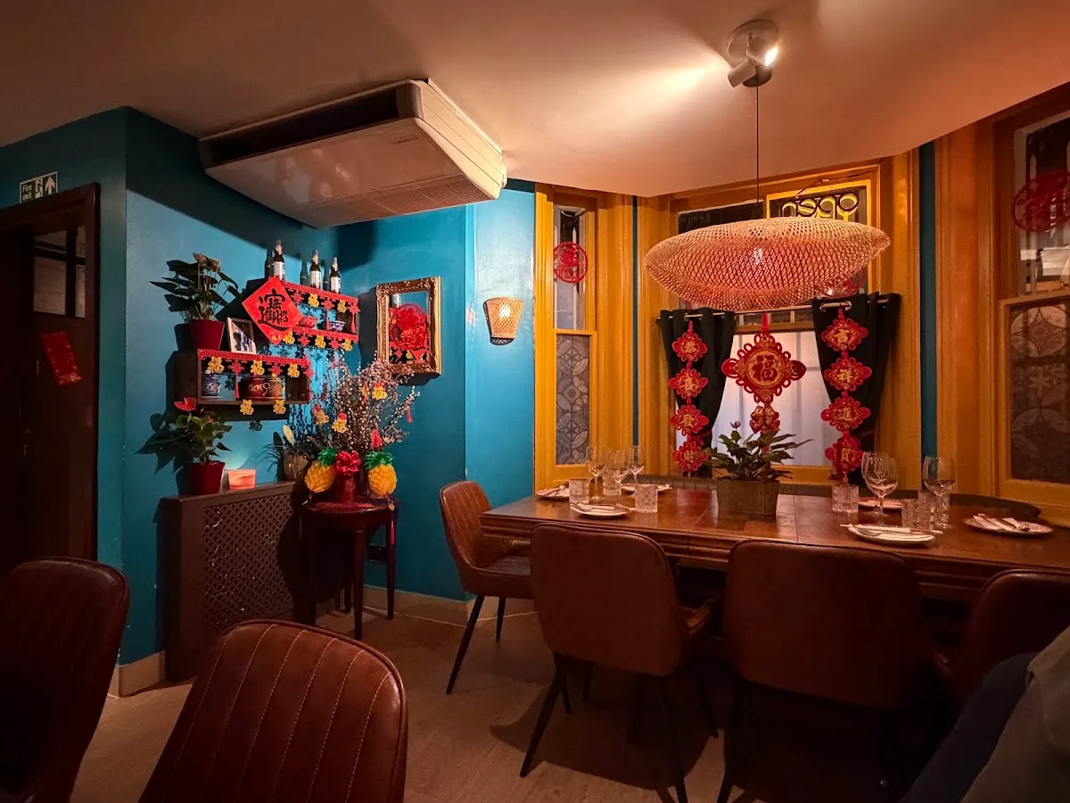 Med Salleh Viet - Earl’s Court