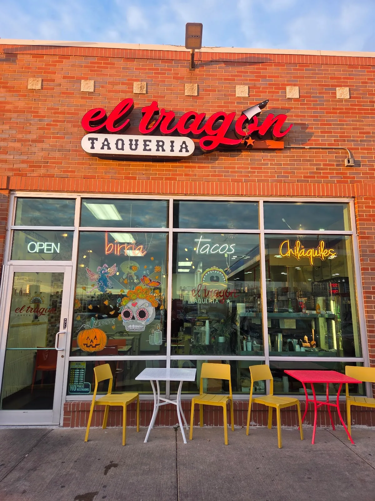 EL TRAGÓN TAQUERÍA