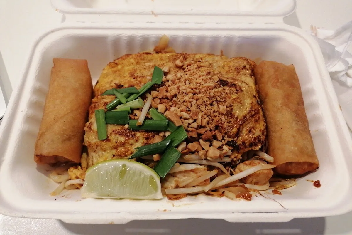 Newdlez & Co. - Pad Thai