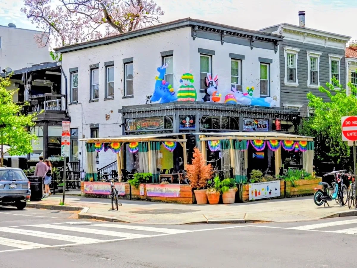 Larry's Lounge