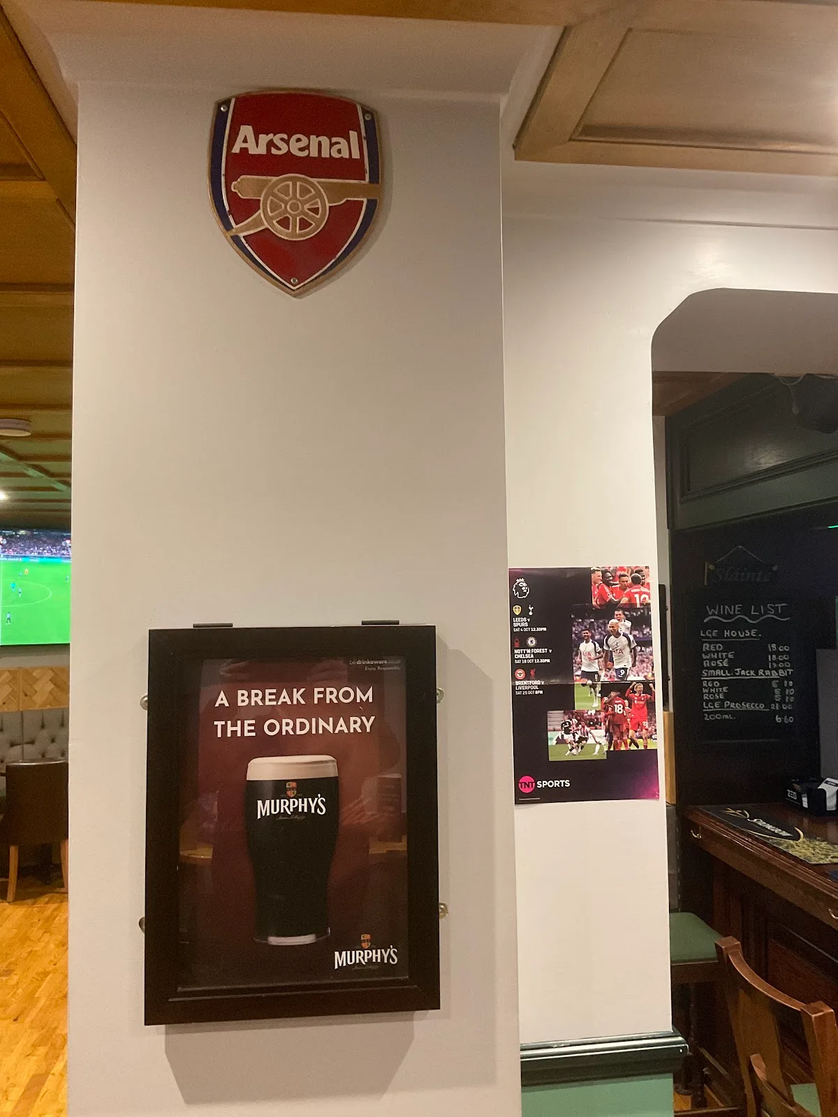 McGlynns Bar (Sports Bar)