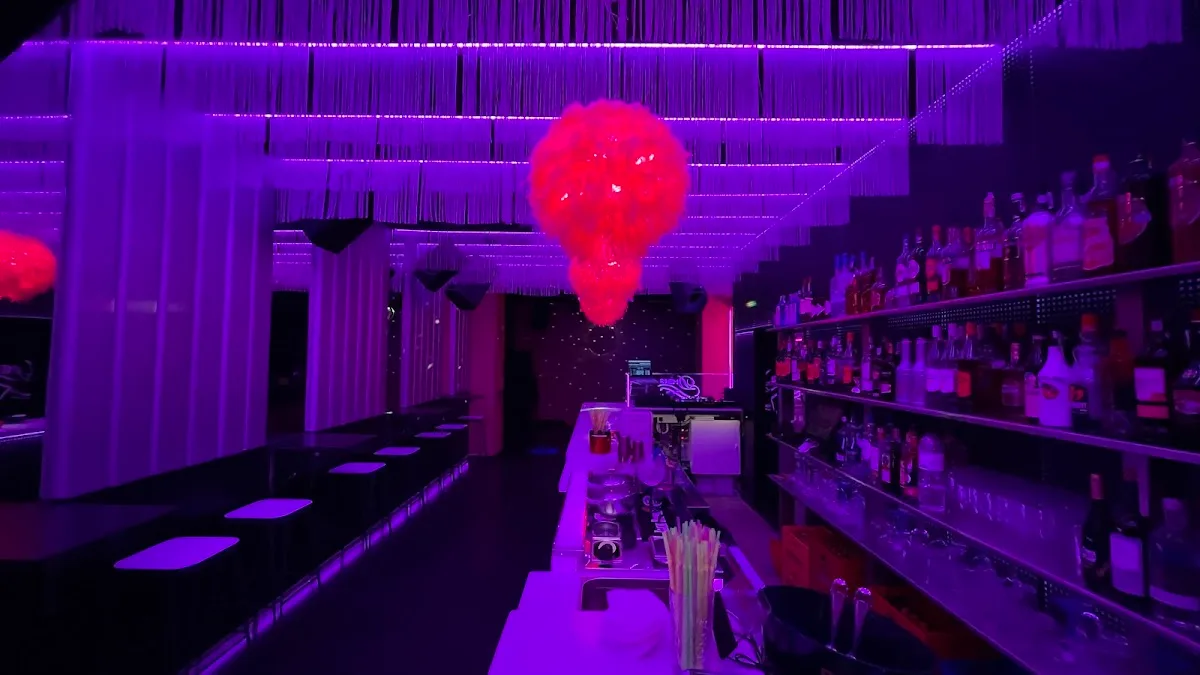 DMEN'S DISCOBAR