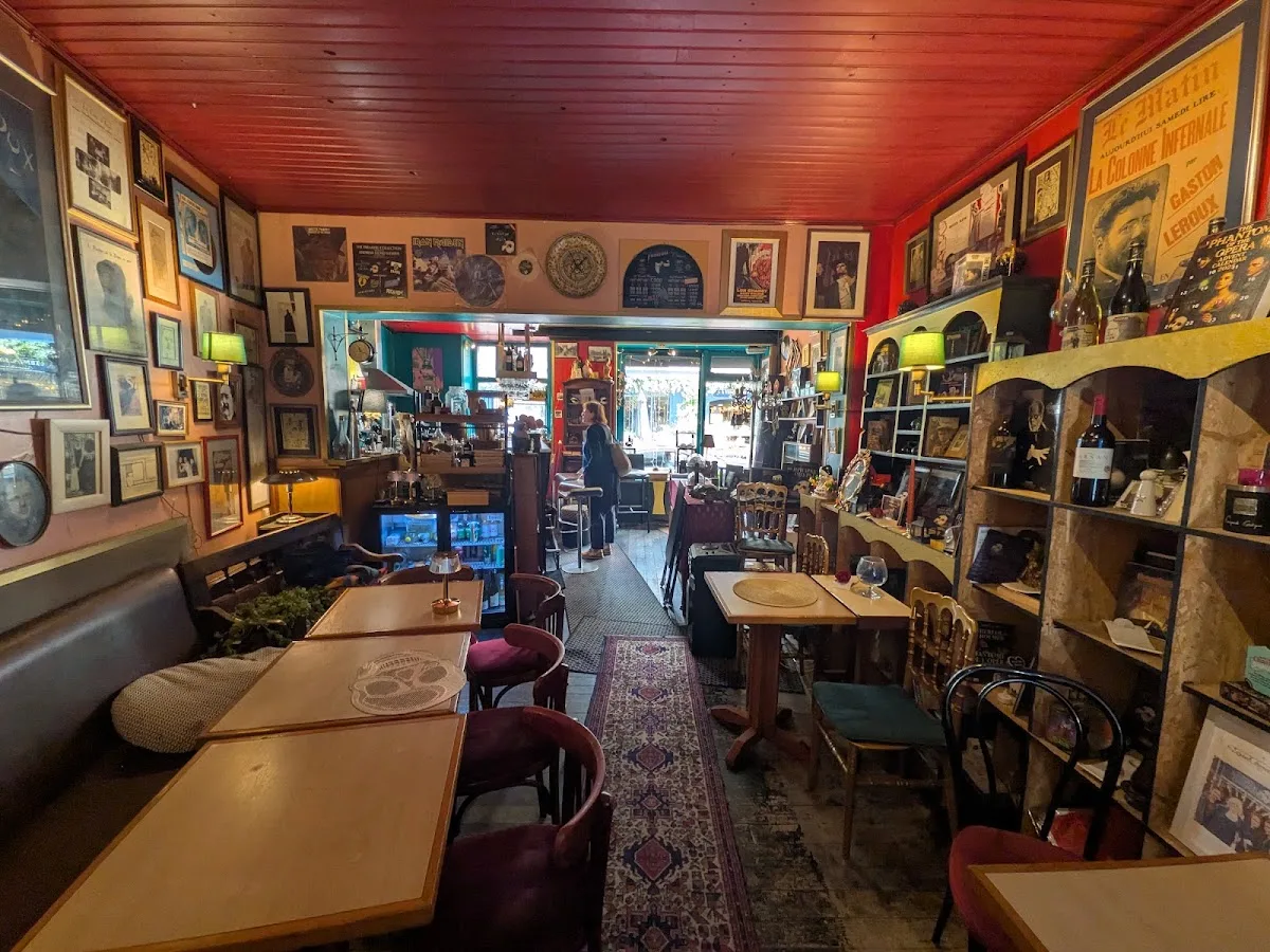 Chez Gaston Leroux