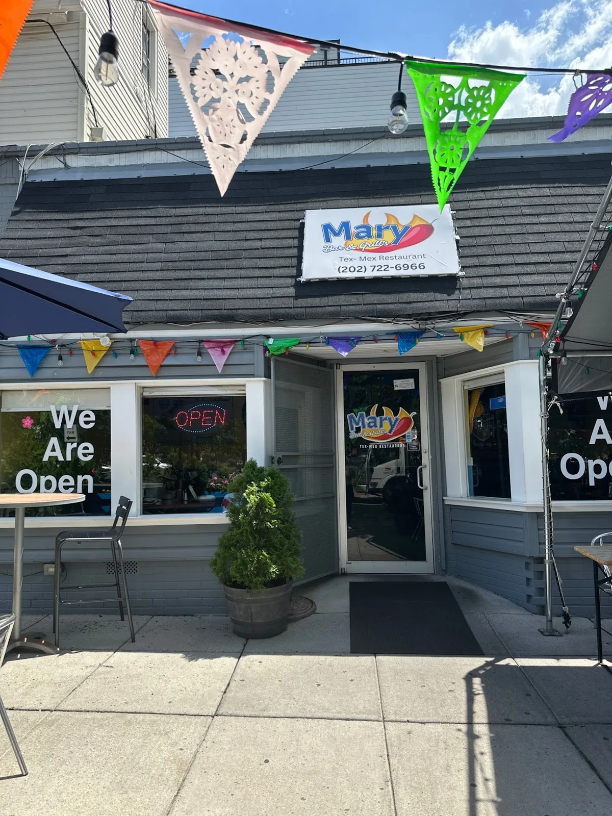 Mary Bar & Grill